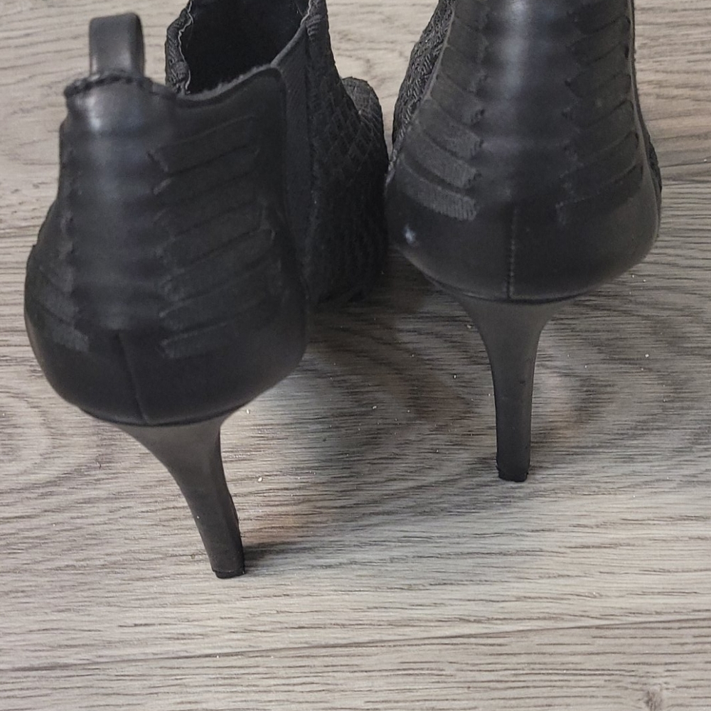 Heels - Picture 3 of 4